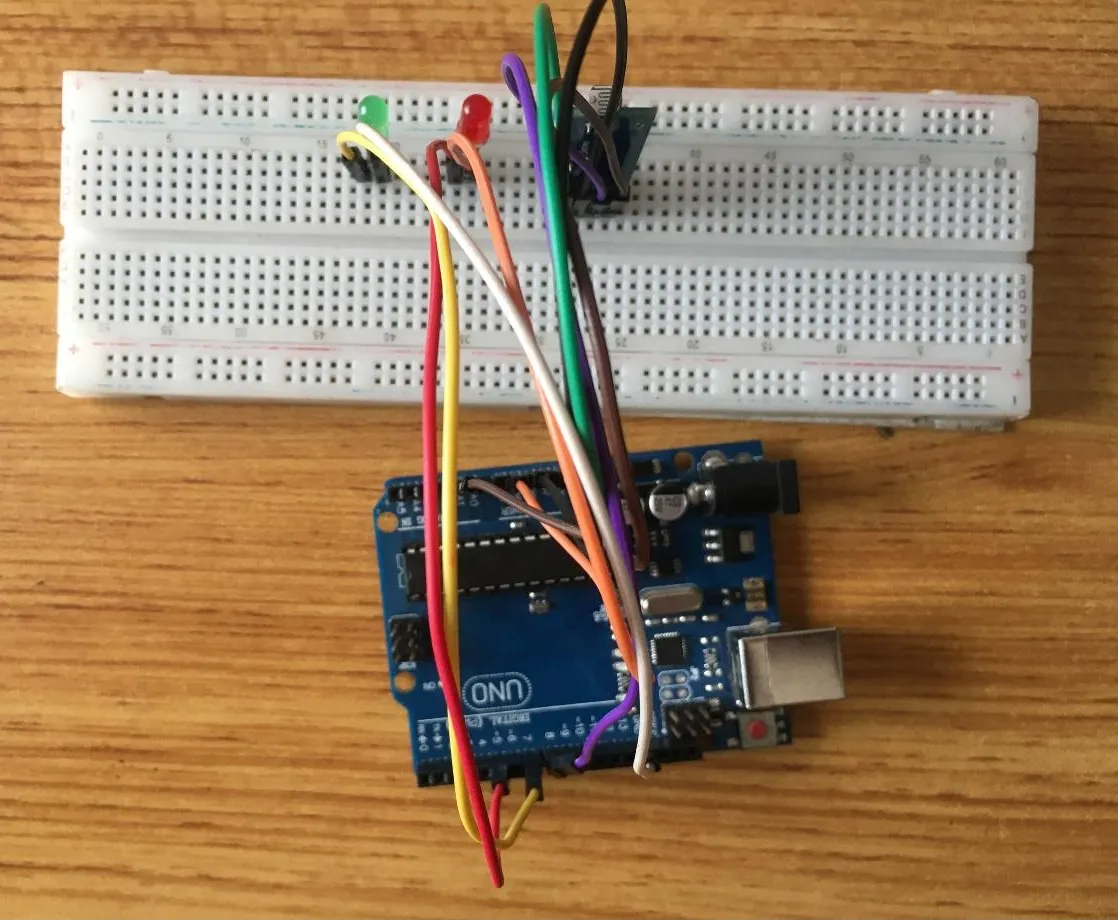 Green wire fixed on breadboard