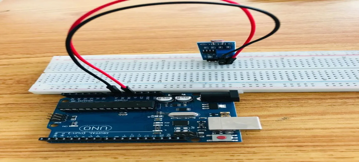 Black wire fixed on breadboard